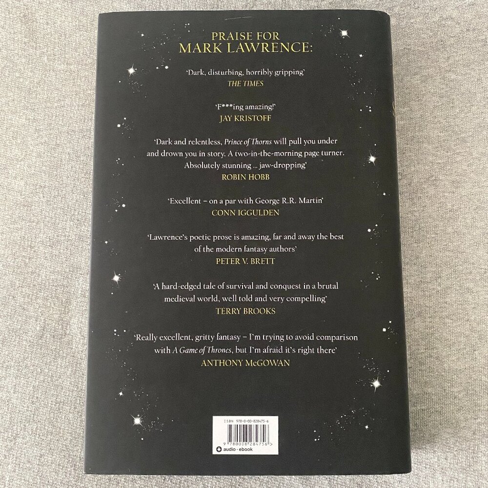 Illumicrate Edition Signed Sprayed Edge The Girl And The Stars By Mark Lawrence - Picture 2 of 15